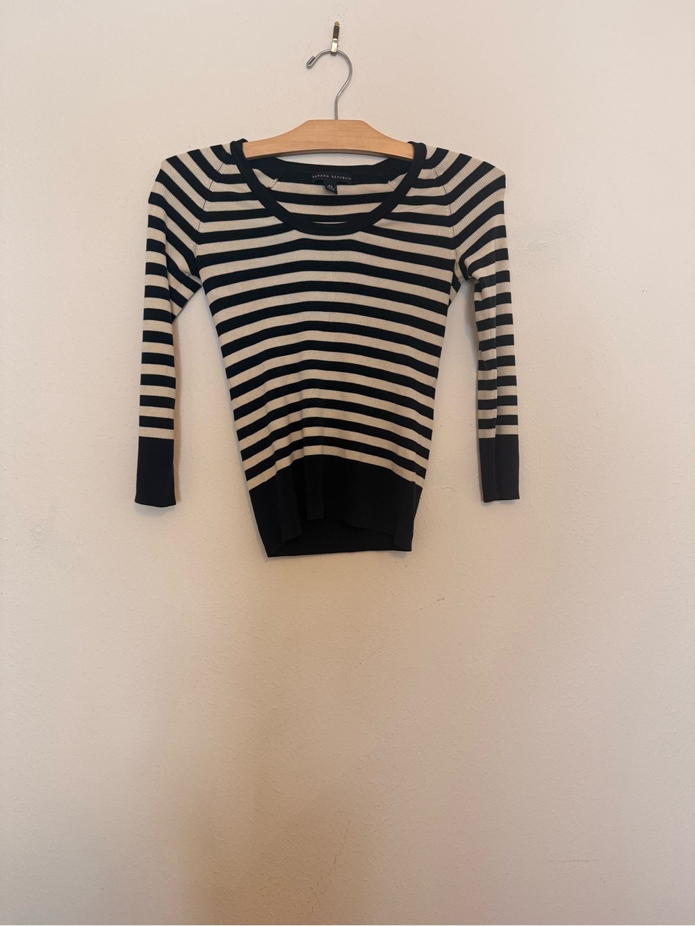Banana Republic Black and Cream Striped Scoop Neck Sweater